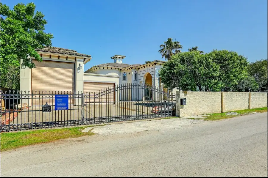 135 1st Street, Dickinson, TX 77539 - Image #2