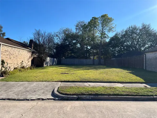 7831 Bankside Drive, Houston, TX 77071