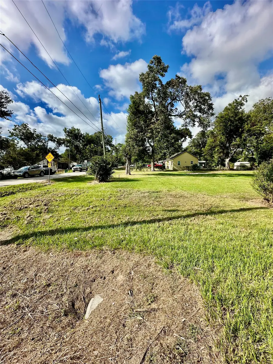 400 Old Angleton Road, Clute, TX 77531 - #3