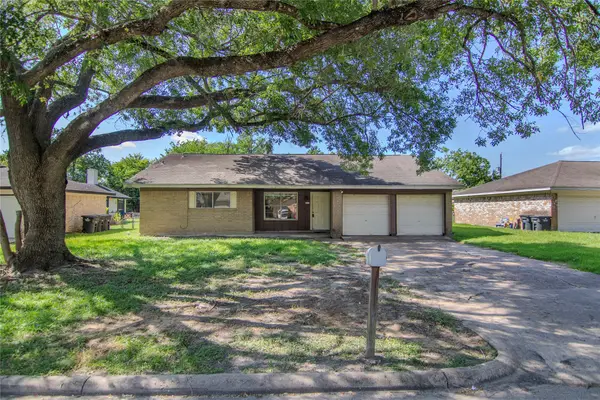 820 Midas Lane, Alvin, TX 77511