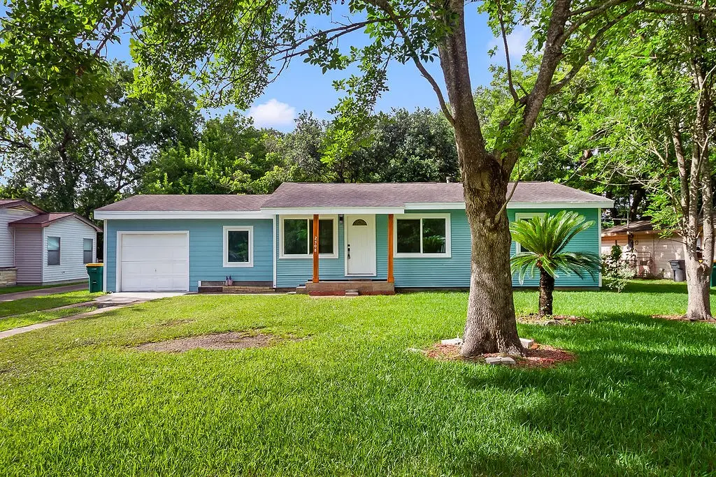 2508 N Houston Drive, La Marque, TX 77568 - #1