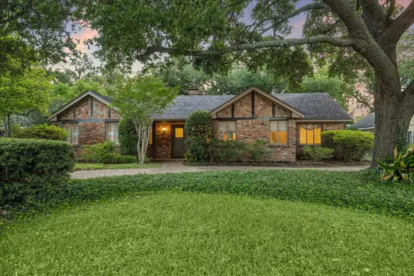 2126 Chimney Rock Road, Houston, TX 77056