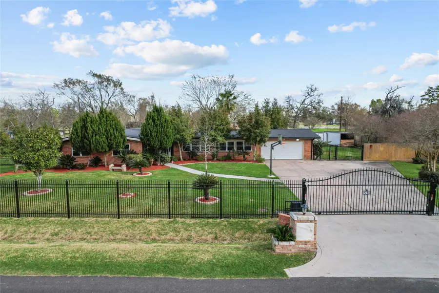 505 S Burnett Drive, Baytown, TX 77520 - #2