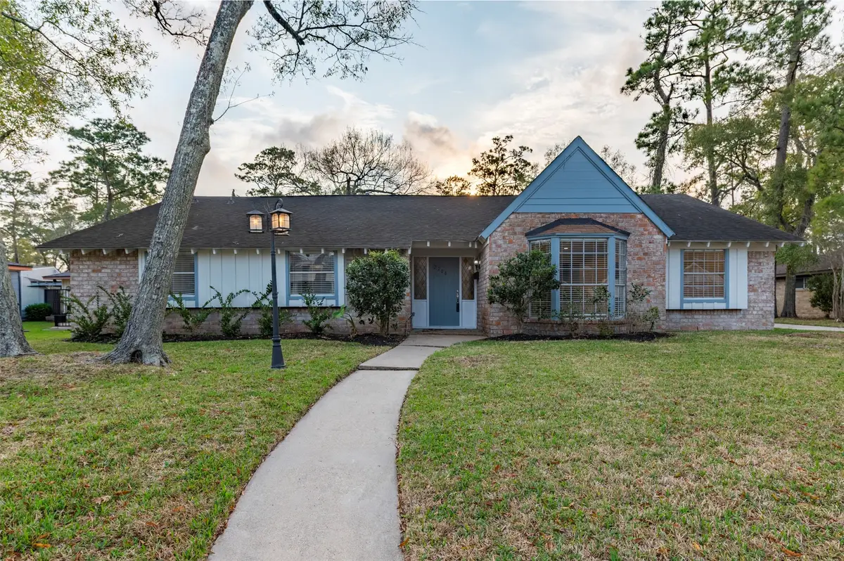 2706 Williamsburg Drive, Dickinson, TX 77539 - Image #1