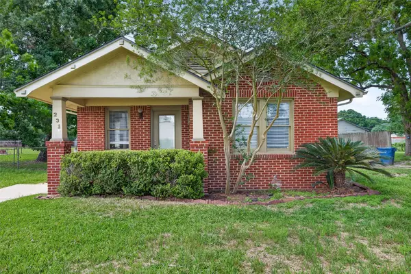 231 Lakeview Drive, Sugar Land, TX 77498