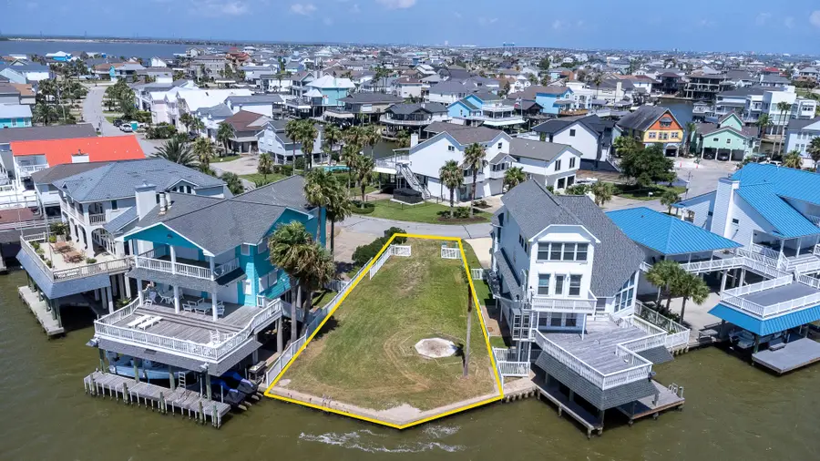 135 Isles End Road, Tiki Island, TX 77554 - Image #3