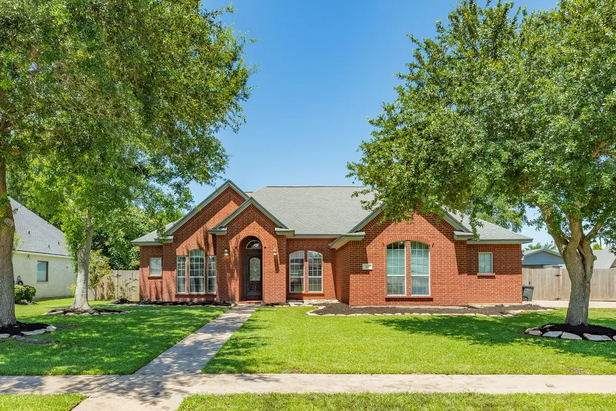 101 Mallard Dr, Clute, TX 77531 - #1