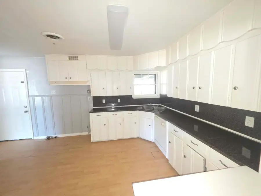 3112 15th Street, Bay City, TX 77414 - #2