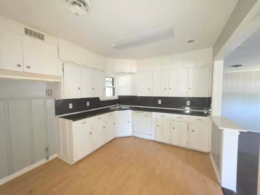 3112 15th Street, Bay City, TX 77414 - #3