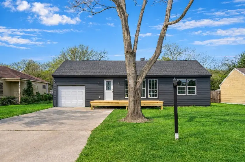 1120 17th Ave North, Texas City, TX 77590 - #2