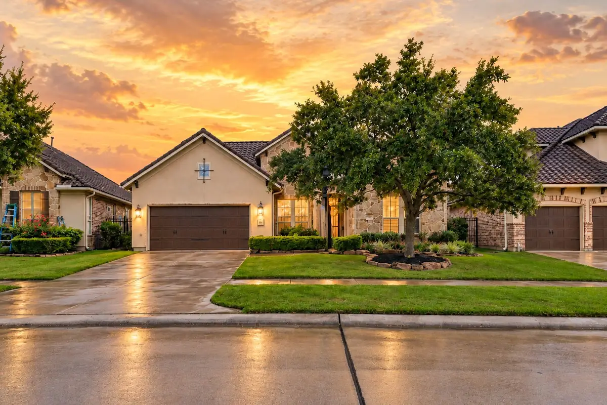 91 Lake View Loop, Fulshear, TX 77441 - #1
