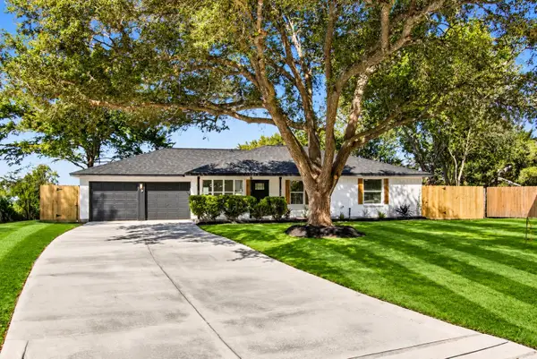 102 Belmont Avenue, Hitchcock, TX 77563