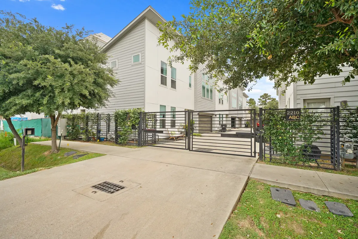 2210 Lou Ellen Lane #F, Houston, TX 77018 - Image #1