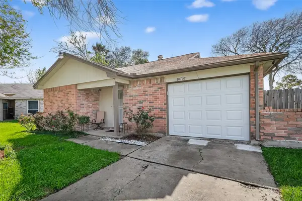 10738 Highland Woods Drive, Sugar Land, TX 77498