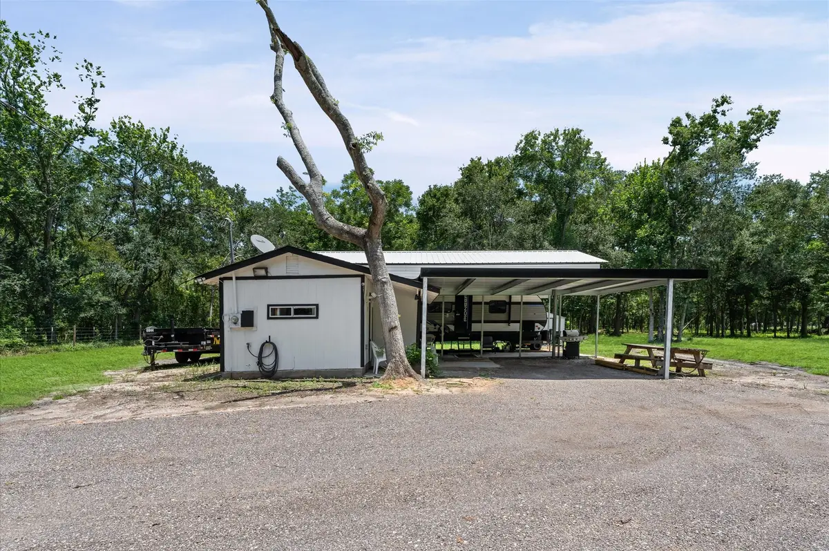6219 Davis Rd, Wharton, TX 77488 - #1
