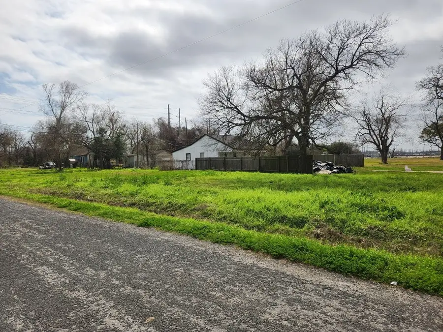 1303 2nd Avenue S, Texas City, TX 77590 - #3