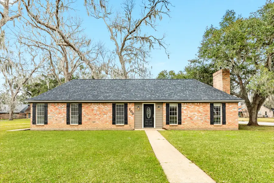 200 Wentworth Dr, West Columbia, TX 77486 - #3