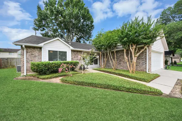 2422 Woven Wood Lane, Richmond, TX 77406