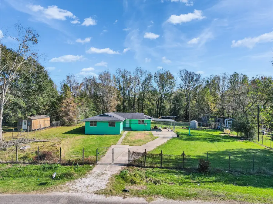 211 Johnson Street, Ames, TX 77575 - Image #3