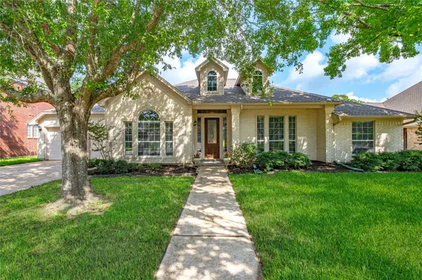 311 Oak Hollow Drive, League City, TX 77573