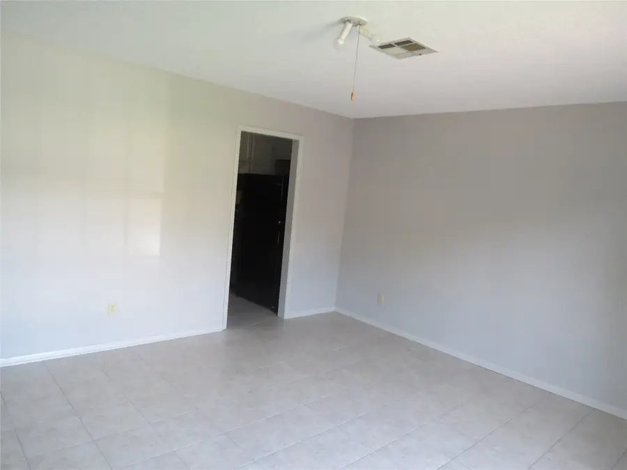 601 A&B Hickory Street #B, Huntsville, TX 77320 - Image #3