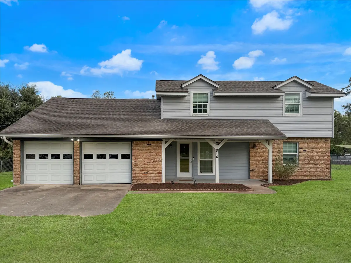 816 W Mulberry, Angleton, TX 77515 - #1