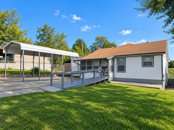 210 Magnolia St Cove, Onalaska, TX 77360