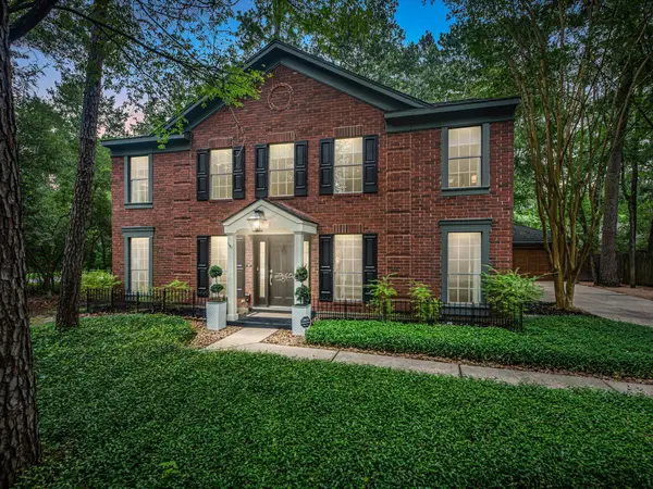 51 E Village Knoll Circle, The Woodlands, TX 77381