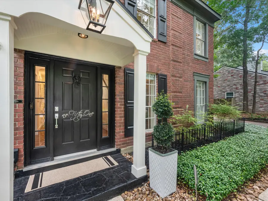 51 E Village Knoll Circle, The Woodlands, TX 77381 - #2