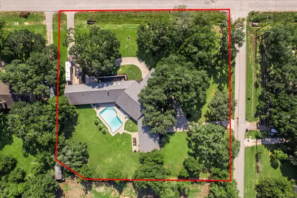 1717 S Columbia Drive, West Columbia, TX 77486