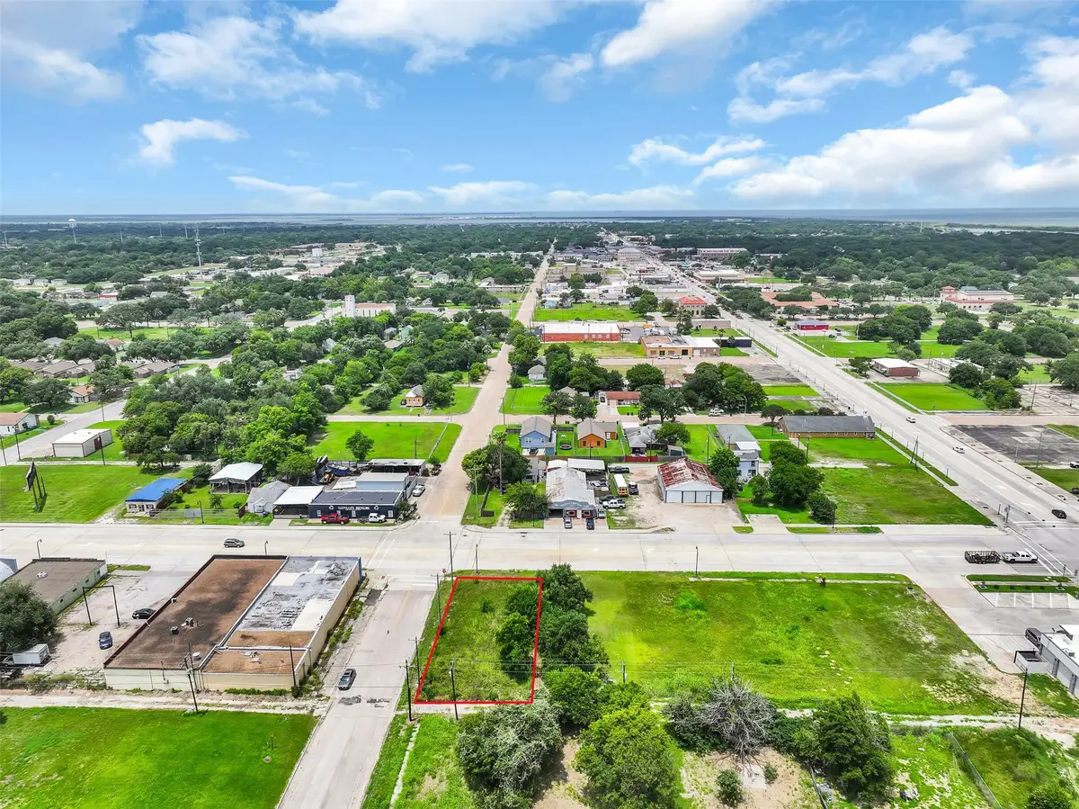 631 Texas Avenue, Texas City, TX 77590 - #1