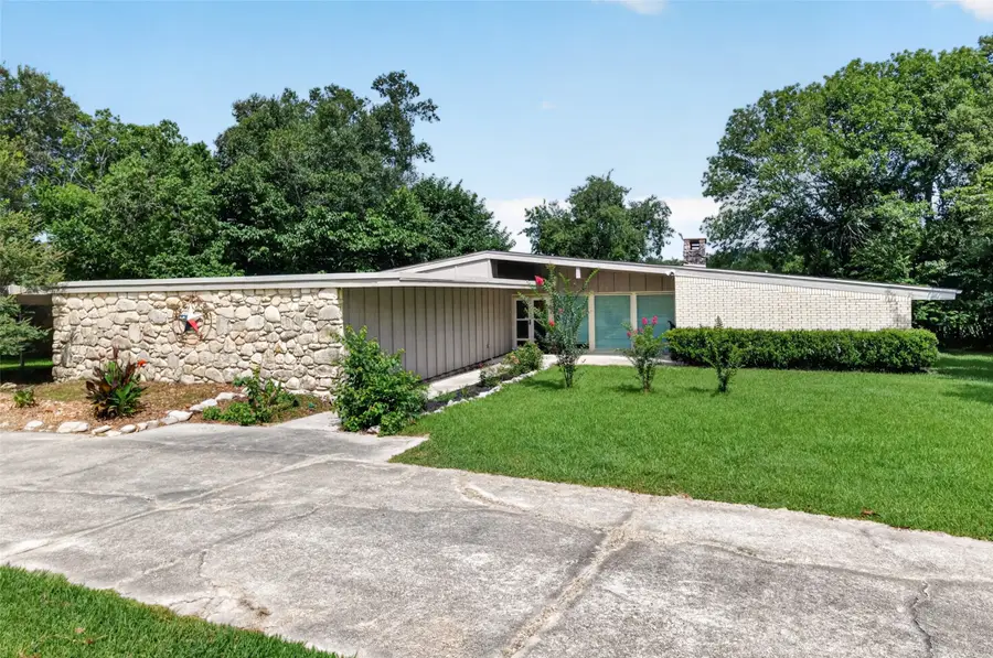 182 N Burnett Drive, Baytown, TX 77520 - #2