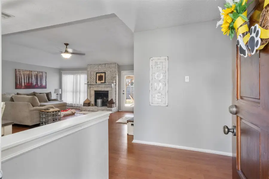 423 Meadowpoint Drive, League City, TX 77573 - Image #2