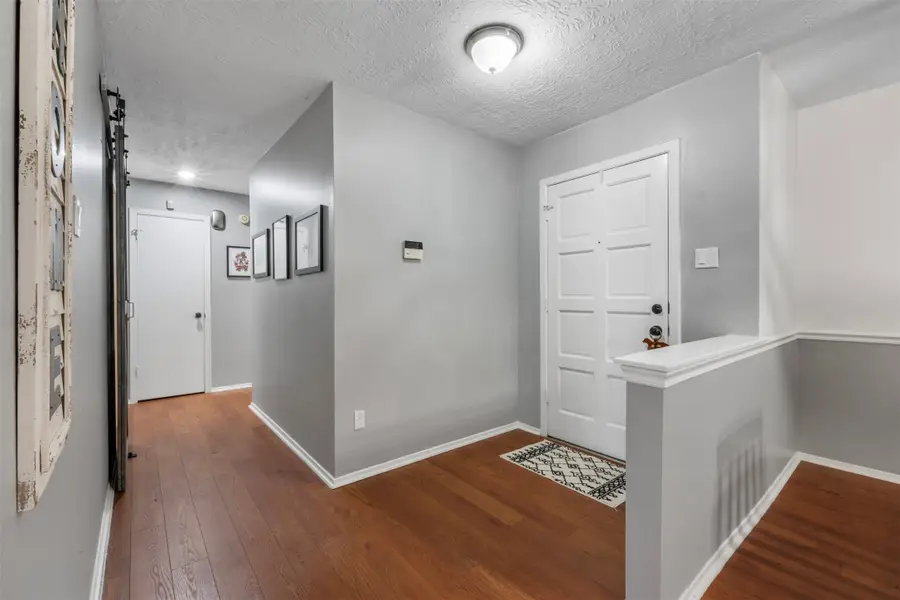 423 Meadowpoint Drive, League City, TX 77573 - Image #3