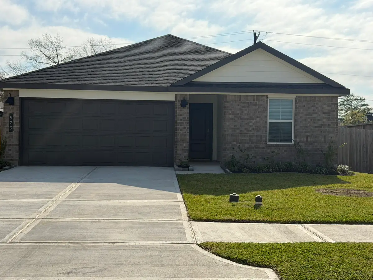 523 Robin Street, Angleton, TX 77515 - #1