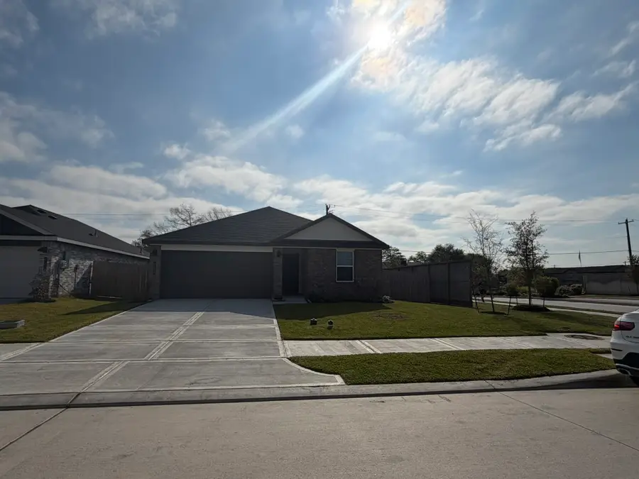 523 Robin Street, Angleton, TX 77515 - #2
