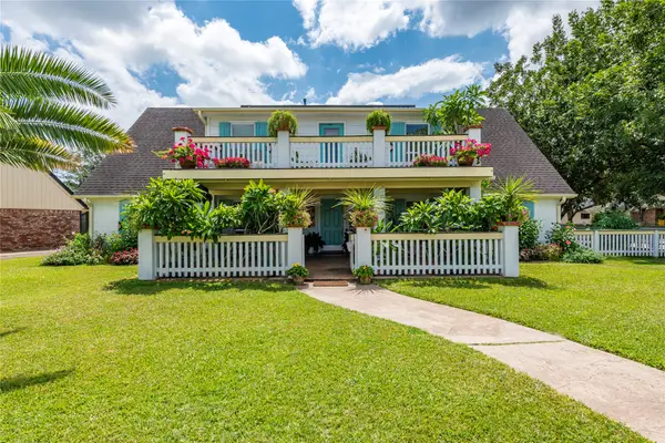 1902 Port Royal Drive, Nassau Bay, TX 77058