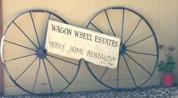 906 E Calhoun Street, El Campo, TX 77437