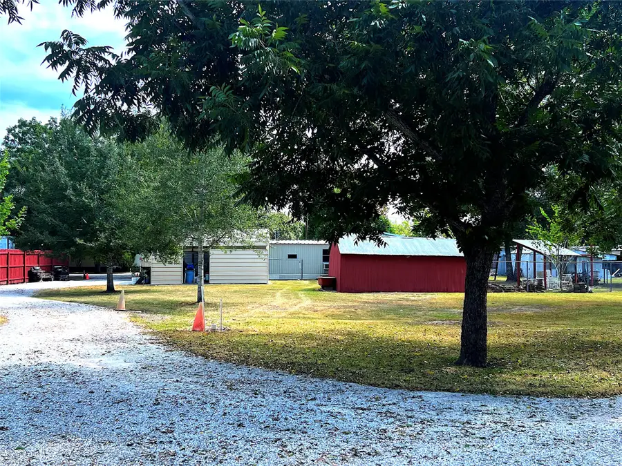 906 E Calhoun Street, El Campo, TX 77437 - #2