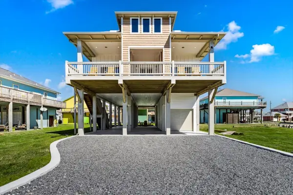 950 Sue Drive, Crystal Beach, TX 77650