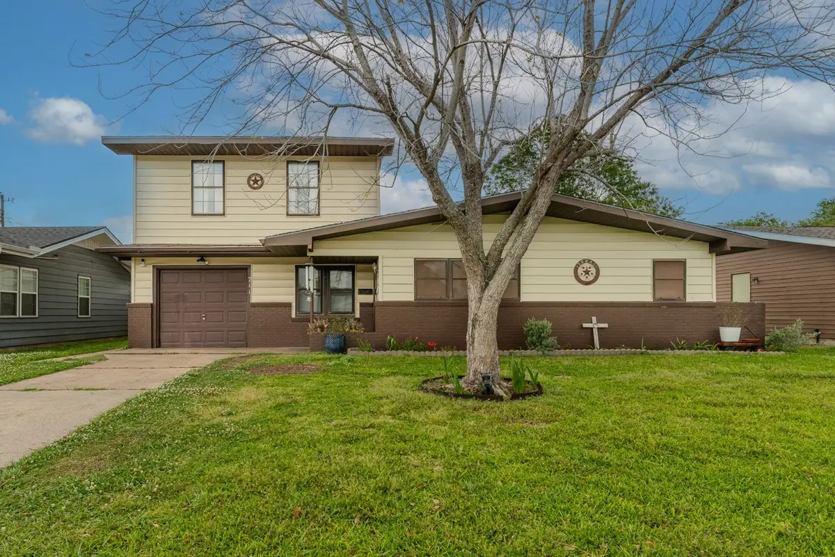 711 S 6th Street, Nederland, TX 77627 - #1