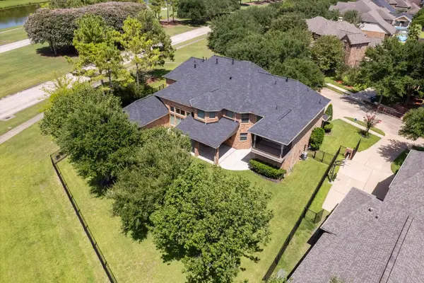 18715 N Thomas Shore Drive, Cypress, TX 77433