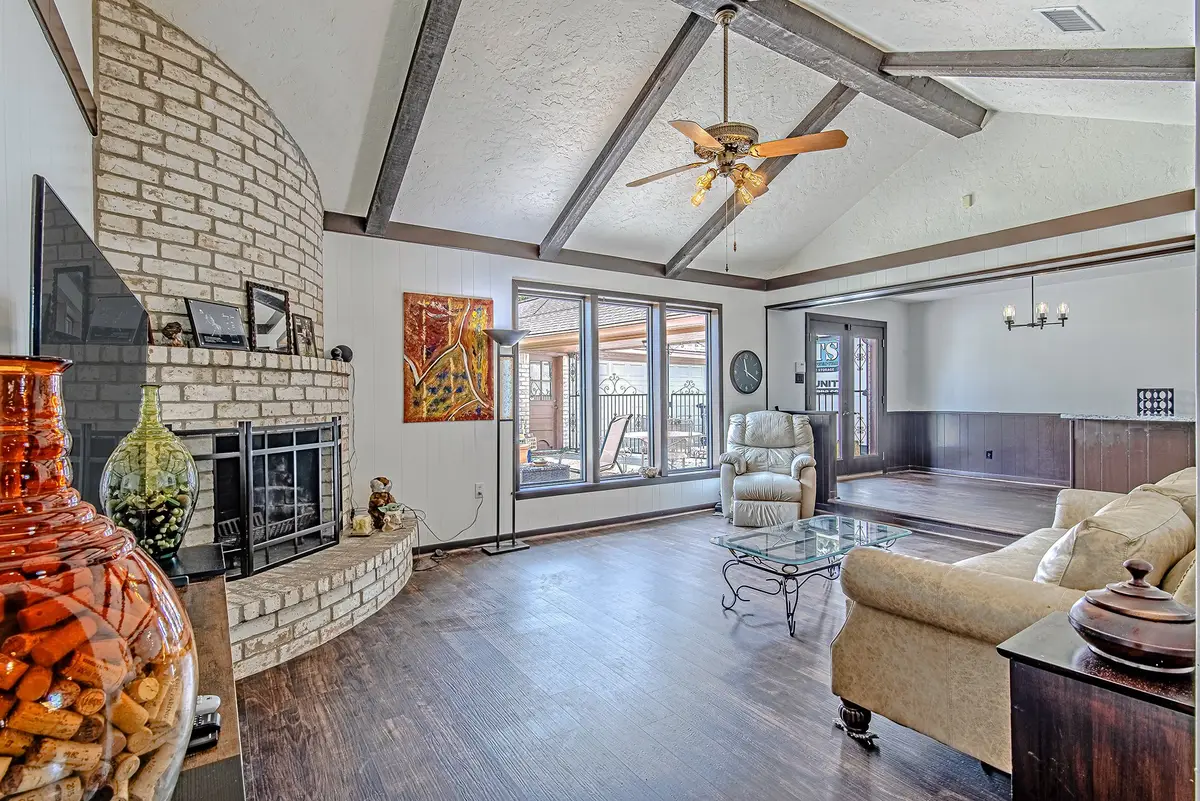 2310 Brooktree Drive, Houston, TX 77008 - Image #1