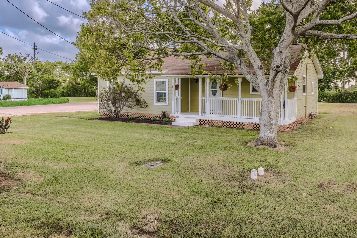 910 Brockman Street, Clute, TX 77531 - #1