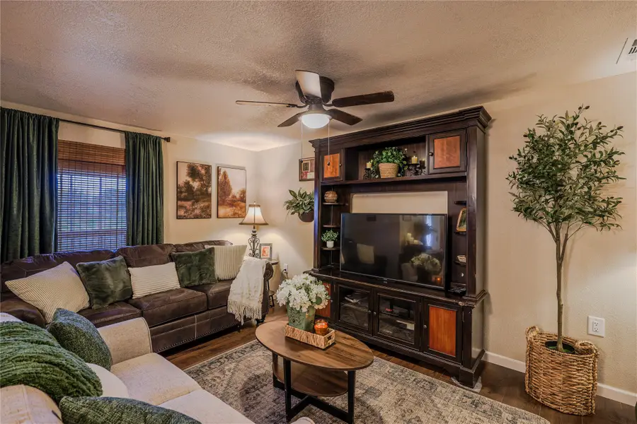 910 Brockman Street, Clute, TX 77531 - #3