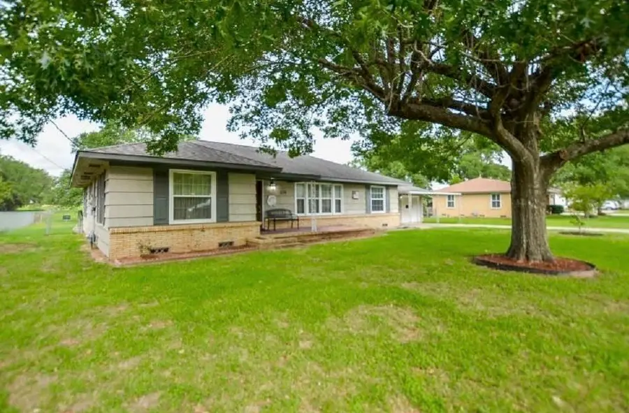 1116 N Meyer Street, Sealy, TX 77474 - #3