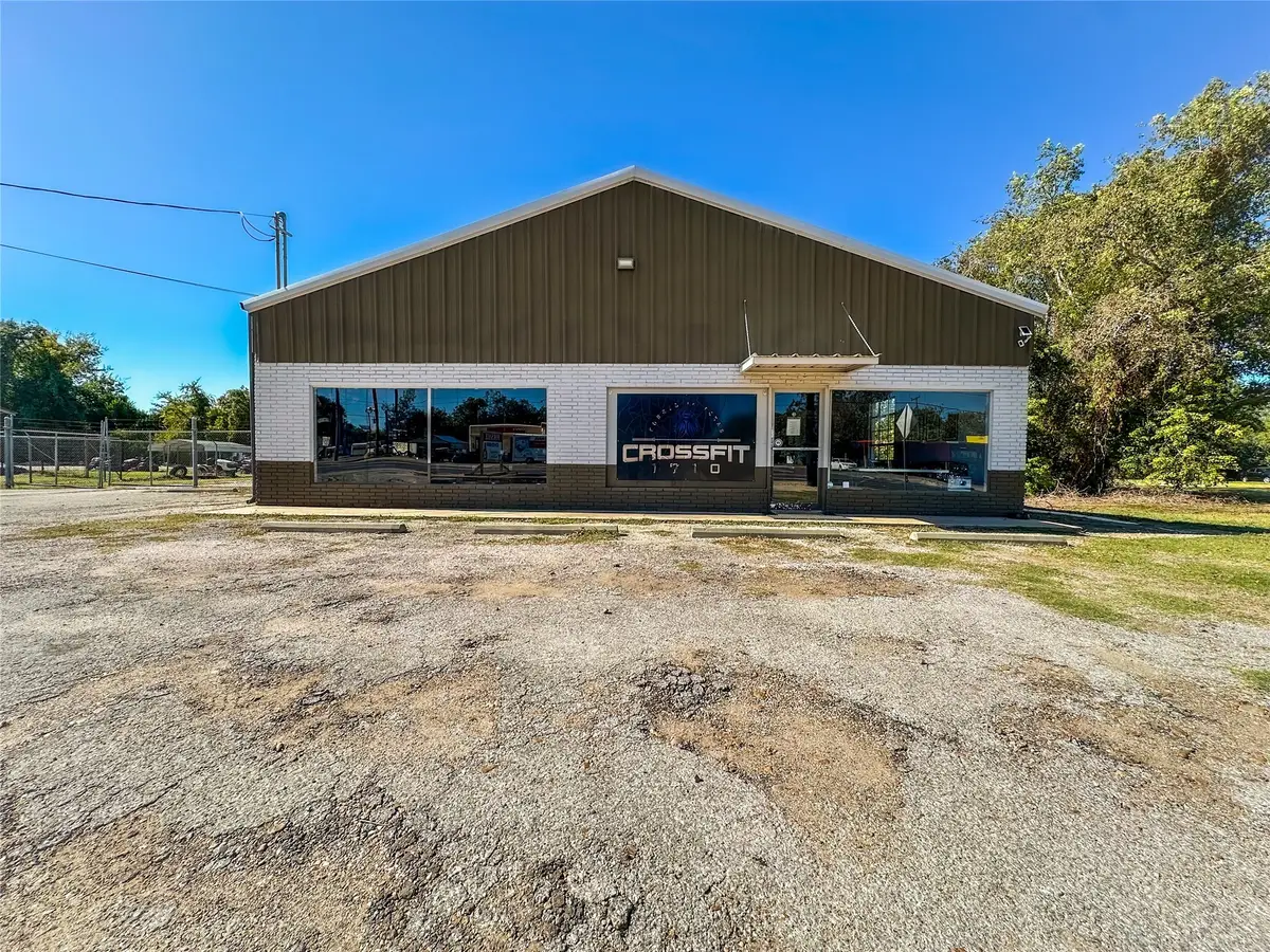 1827 N Richmond Road, Wharton, TX 77488 - Image #1