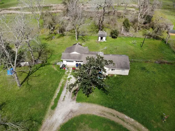 7342 Live Oak Drive, Jones Creek, TX 77541