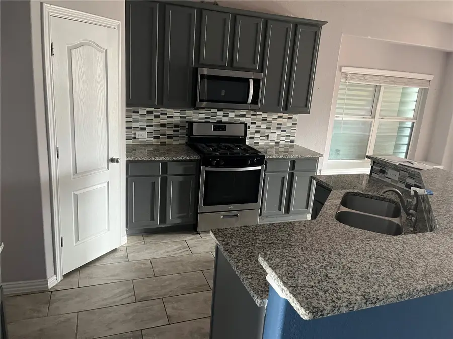 110 Kelly Street, Angleton, TX 77515 - #2