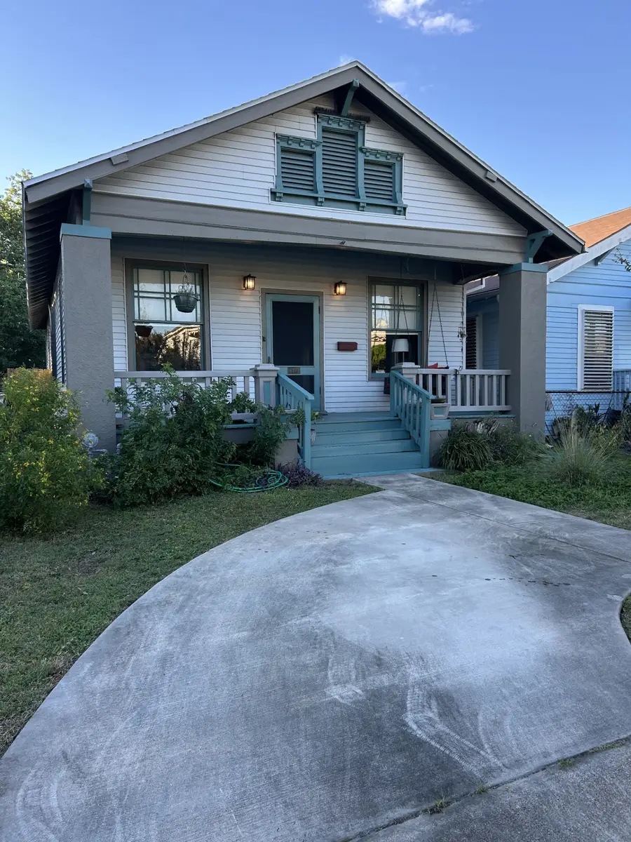 3911 Bernardo De Galvez Avenue, Galveston, TX 77550 - #3